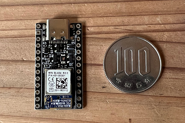 写真は「Arduino Pro Micro」と互換性のある「Pro Micro」。縦3～4cm程度と小さい。